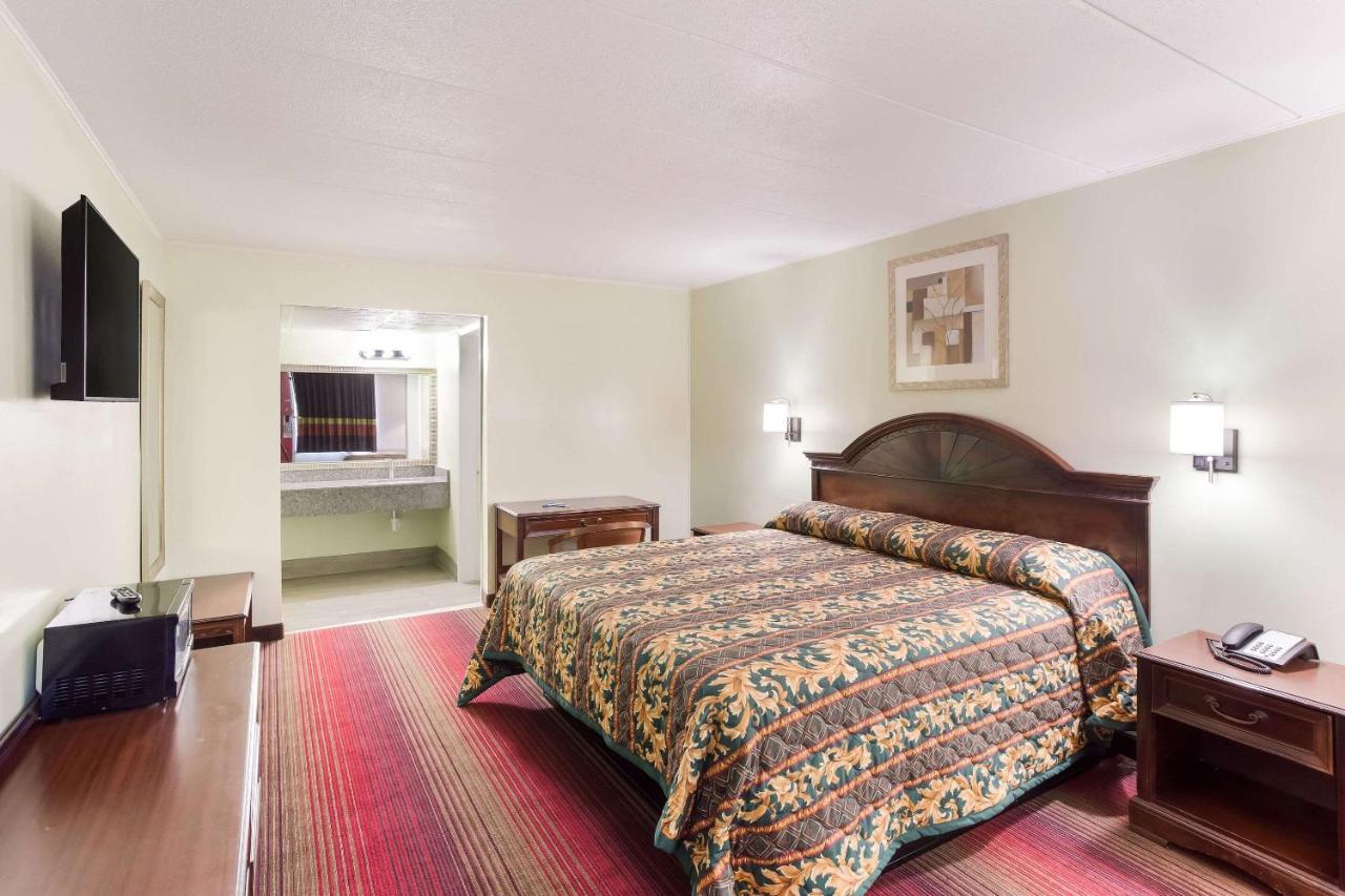 Rodeway Inn *